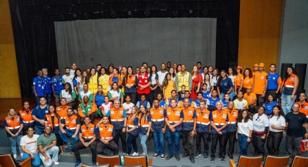 DEFESA CIVIL DE DUQUE DE CAXIAS HOMENAGEIA VOLUNTÁRIOS EM EVENTO NO TEATRO RAUL CORTEZ