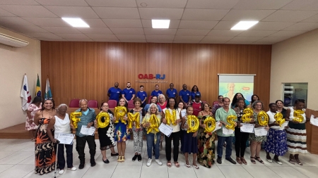 IDOSOS RECEBEM CERTIFICADO DE CONCLUSÃO DO PROJETO INCLUSÃO DIGITAL SÊNIOR