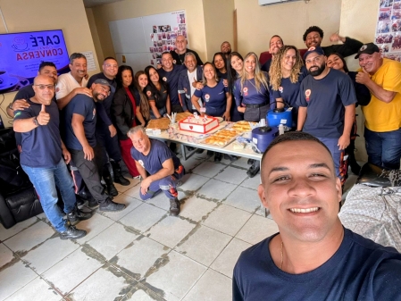 A Prefeitura de Duque de Caxias, por meio do Núcleo de Educação em Urgência (NEUR) do SAMU 192, realizou, nos dias 19 e 21 de maio, o evento “Café com Conversa”, em comemoração à Semana da Enfermagem 2026.
