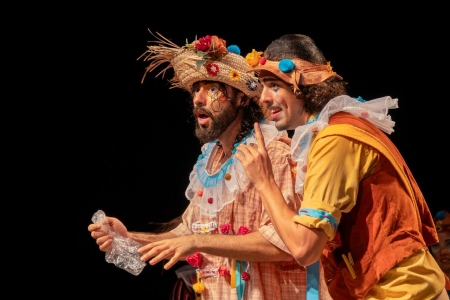 DUQUE DE CAXIAS PROMOVE ENCENAÇÃO DE O AUTO DA COMPADECIDA EM PRAÇA PÚBLICA